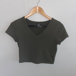 army green cropped v-neck shirt